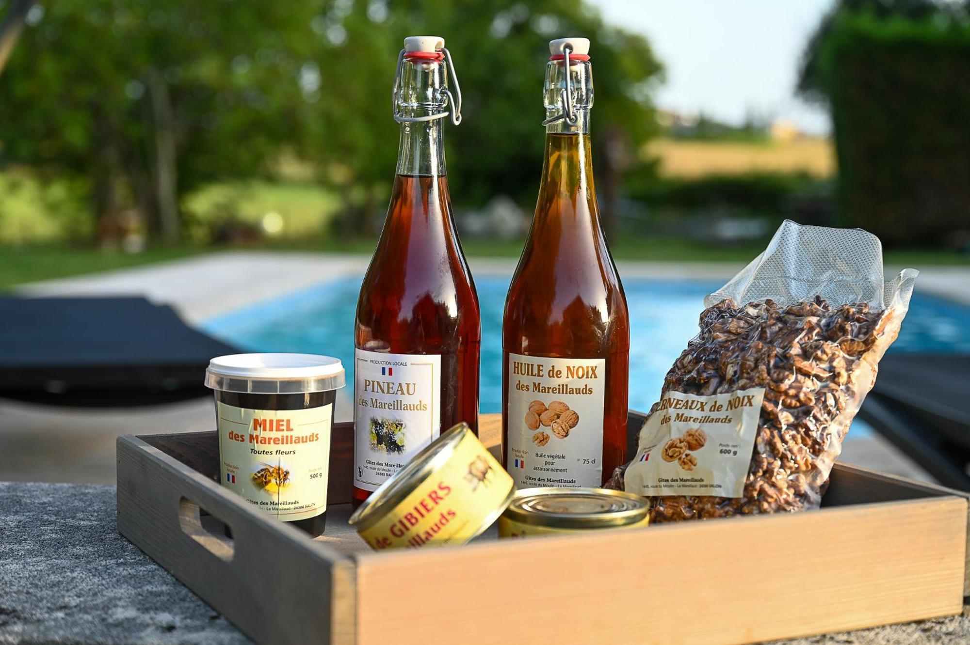 Gite Les Mareillauds - Piscine Salon Экстерьер фото